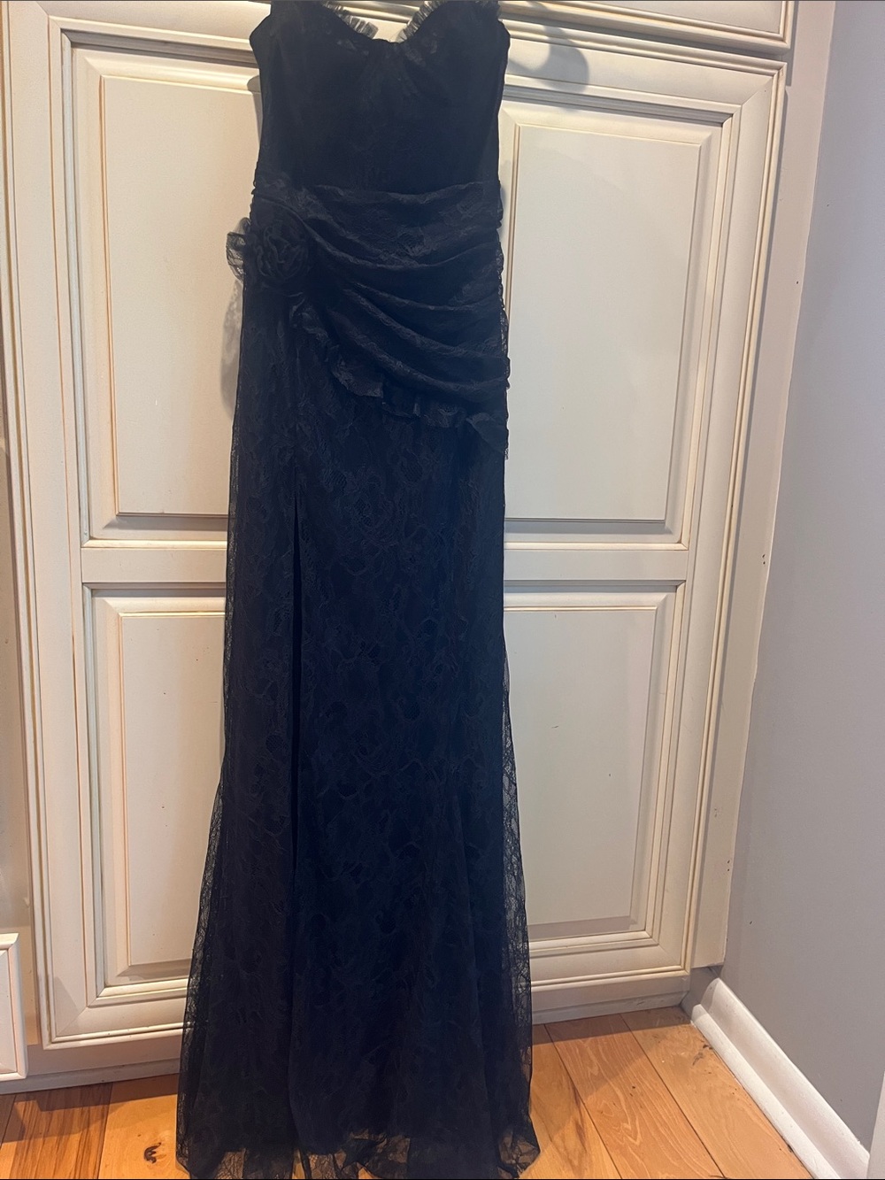 MAJORELLE beautiful black lace gown